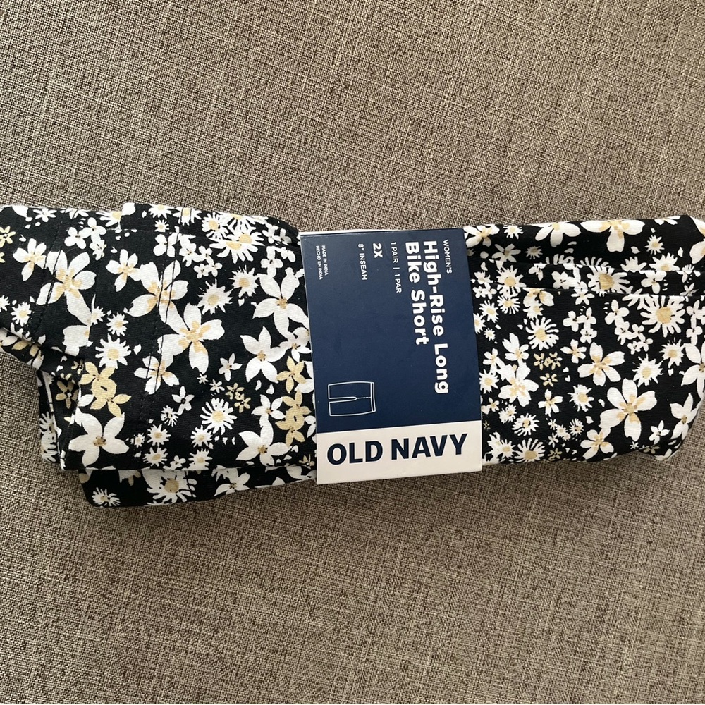 Old Navy Black Floral High-Rise Long Bike Shorts